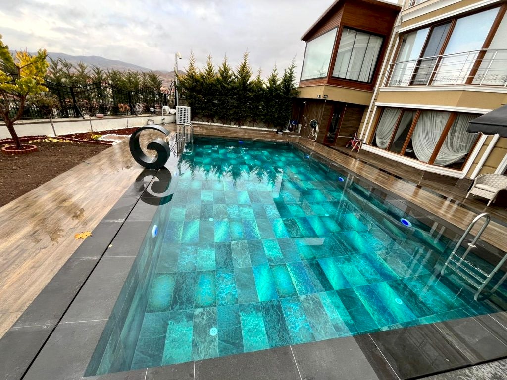 ANKARA MEBUSKENT VİLLALARI TAŞMALI HAVUZ YAPIMI